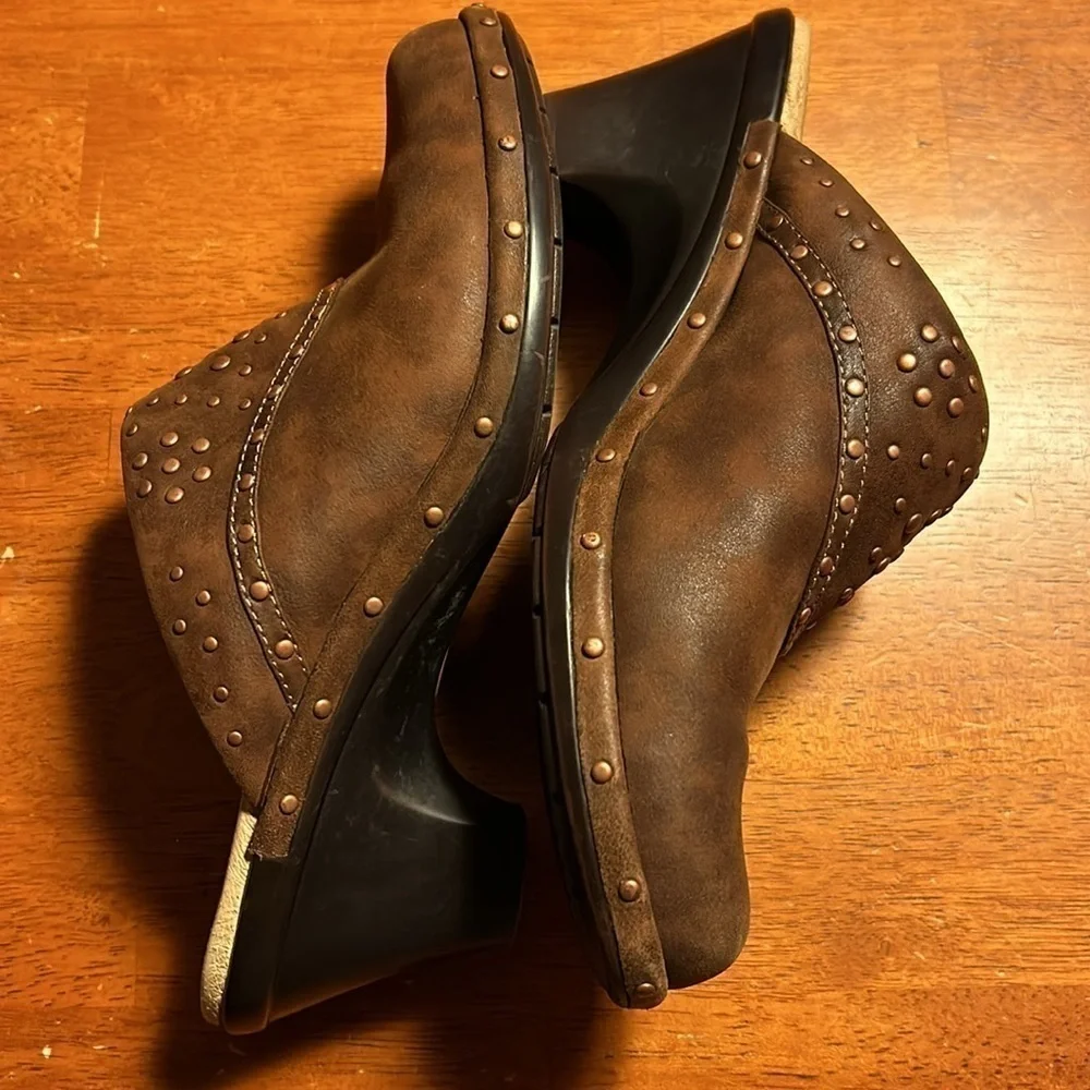 Sofft Langston Caramelo Leather Studded Distressed Slip On Clogs Mules Size 7.5 - Picture 11 of 12